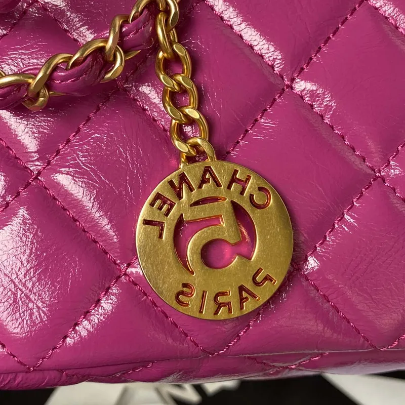 Chanel AS4323 Malá taška Hobo z lesklé zmačkané telecí kůže, zlatý kov, fialová