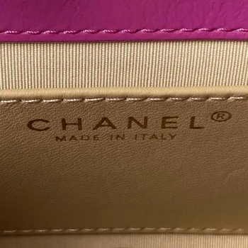Chanel AS4323 Malá taška Hobo z lesklé zmačkané telecí kůže, zlatý kov, fialová
