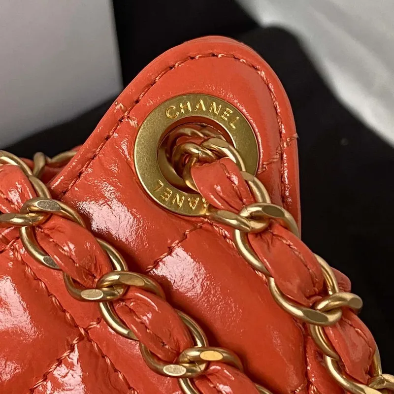 Chanel AS4323 Malá taška Hobo z lesklé zmačkané telecí kůže, zlatý kov, oranžová