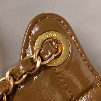 Chanel AS4323 Malá taška Hobo z lesklé zmačkané telecí kůže, zlatý kov, karamelová barva
