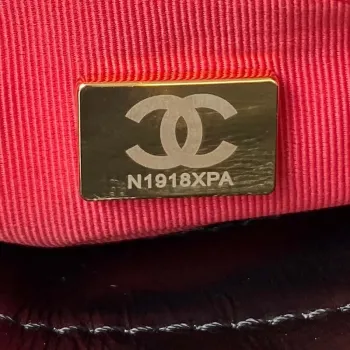 Chanel AS4323 Malá taška Hobo z lesklé zmačkané telecí kůže, černá, zlatý kov