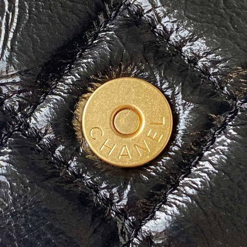 Chanel AS4323 Malá taška Hobo z lesklé zmačkané telecí kůže, černá, zlatý kov