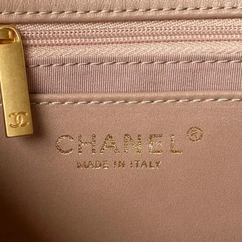 Chanel AS4274 Mini kabelka přes rameno s klopou z jehněčí kůže v barvě meruňky