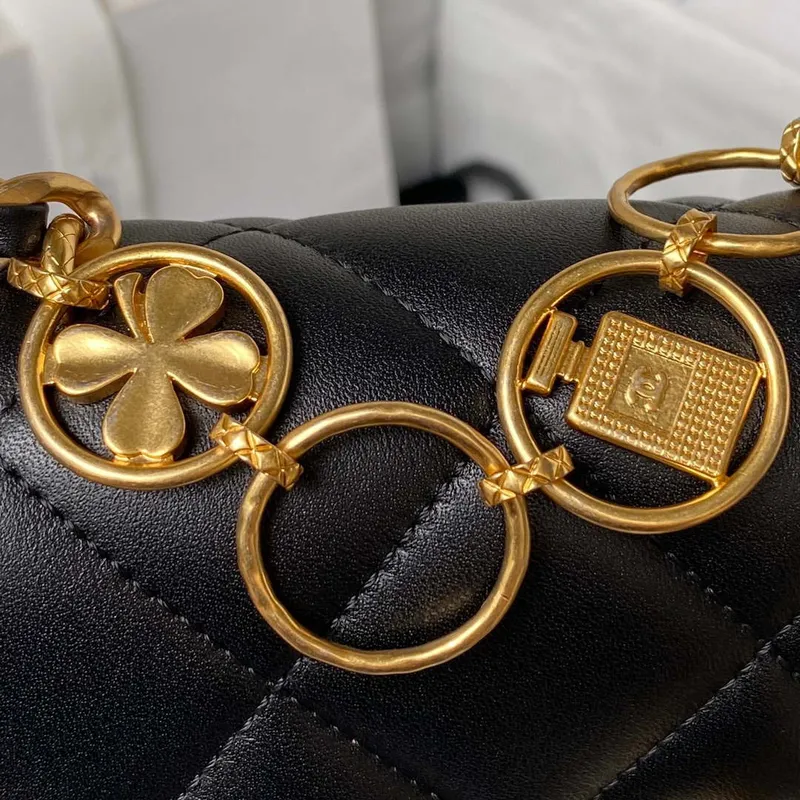 Chanel AS4274 Mini kabelka přes rameno s klopou z jehněčí kůže, černá