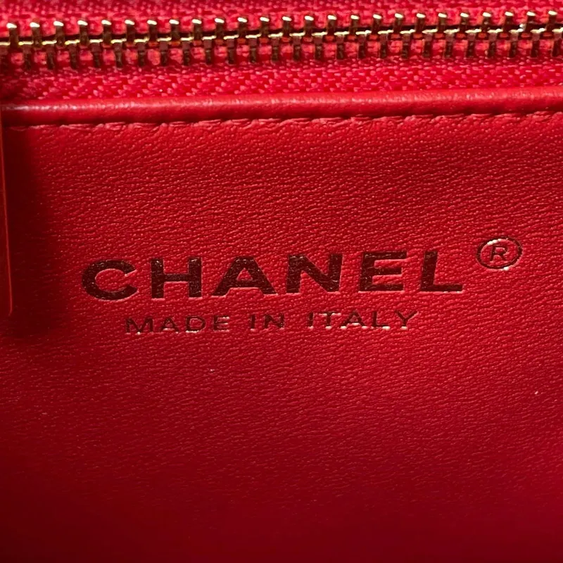 Chanel AS4306 Malá taška s klopou a uchem, jehněčí kůže, červená