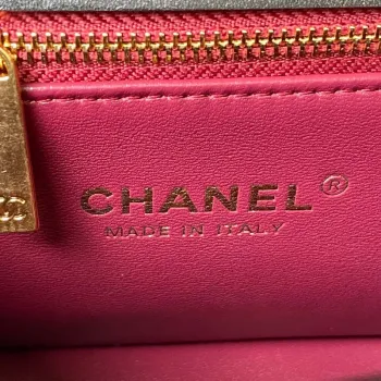 Chanel AS4306 Malá taška s klopou a uchem, jehněčí kůže, černá