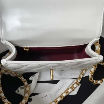 Chanel AS4306 Malá taška s klopou a uchem z jehněčí kůže, bílá