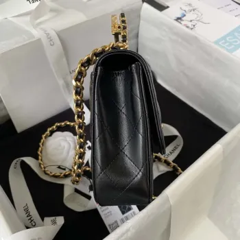 Chanel AS4307 Kabelka s klopou a uchem, jehněčí kůže, černá