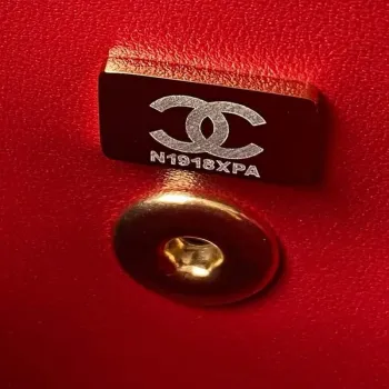 Chanel AS4307 Kabelka s klopou a uchem z jehněčí kůže, červená