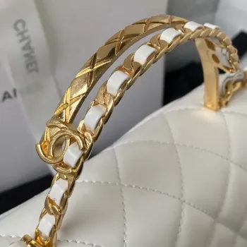 Chanel AS4307 Kabelka s klopou a uchem z jehněčí kůže, bílá