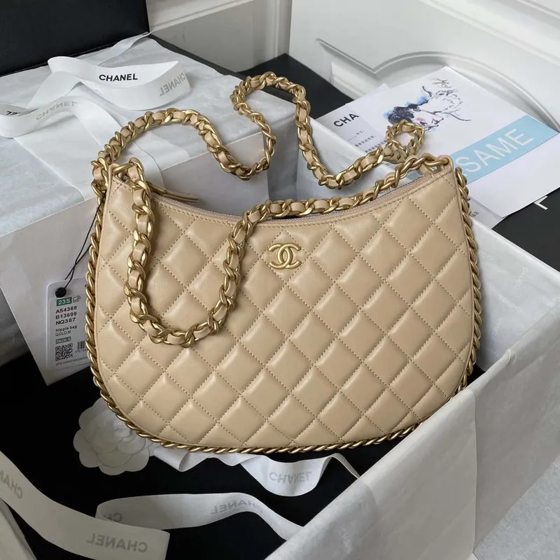 Chanel AS4368 Velká taška HOBO z lesklé zmačkané jehněčí kůže a zlatého kovu v barvě meruňky