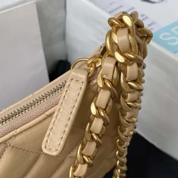 Chanel AS4368 Velká taška HOBO z lesklé zmačkané jehněčí kůže a zlatého kovu v barvě meruňky