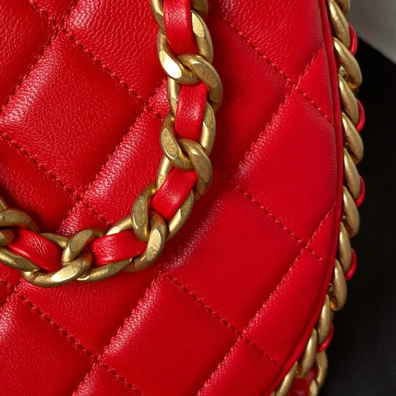 Chanel AS4368 Velká taška HOBO z lesklé zmačkané jehněčí kůže a zlatého kovu Červená