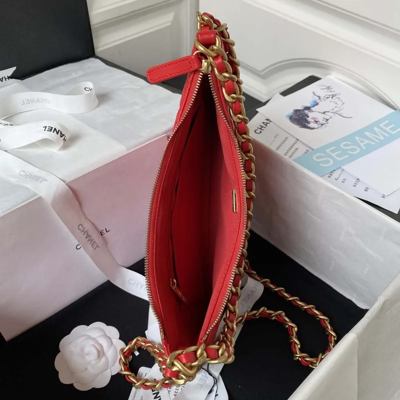 Chanel AS4368 Velká taška HOBO z lesklé zmačkané jehněčí kůže a zlatého kovu Červená