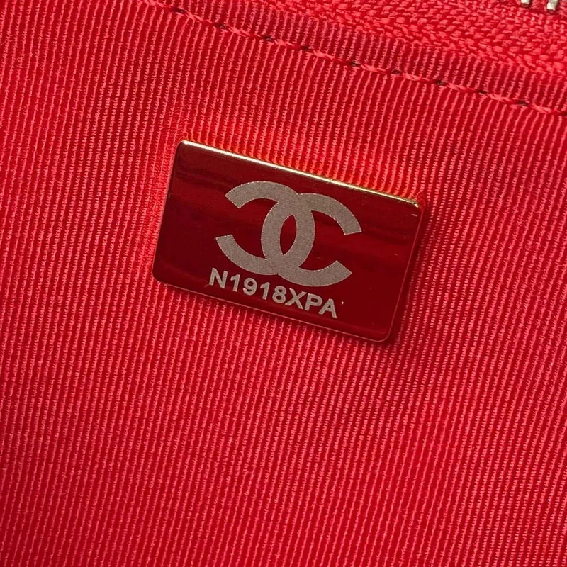 Chanel AS4368 Velká taška HOBO z lesklé zmačkané jehněčí kůže a zlatého kovu Červená