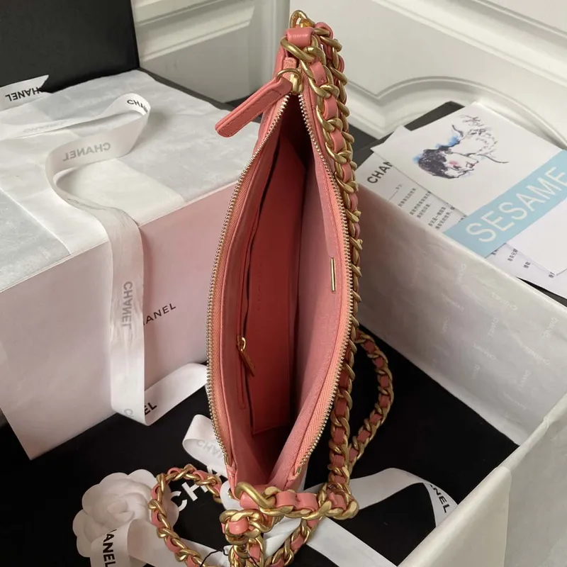 Chanel AS4368 Velká taška HOBO z lesklé zmačkané jehněčí kůže a zlatého kovu, růžová