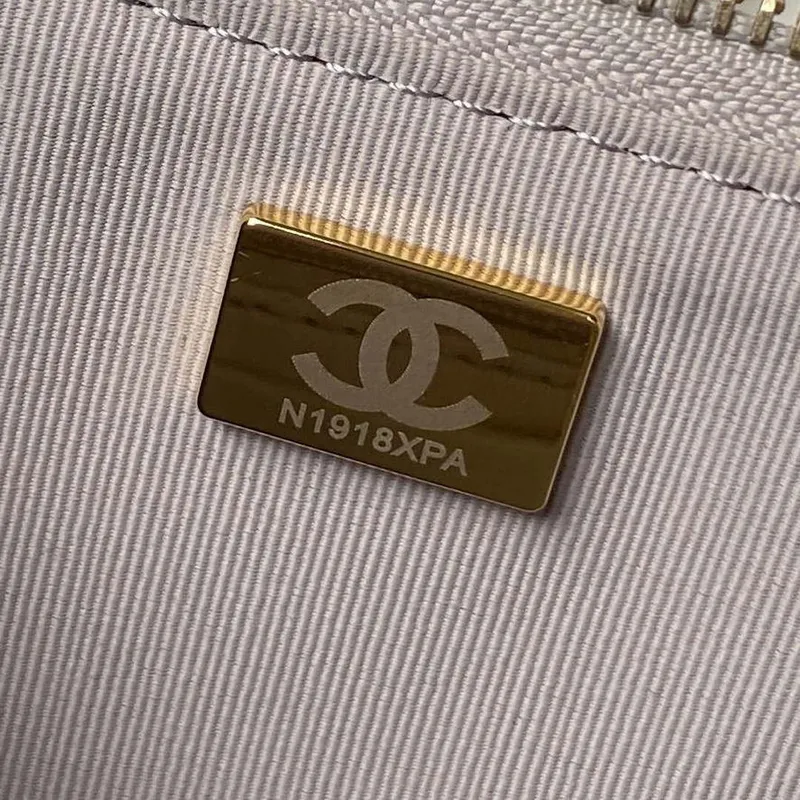 Chanel AS4368 Velká taška HOBO z lesklé zmačkané jehněčí kůže a zlatého kovu v šedé barvě