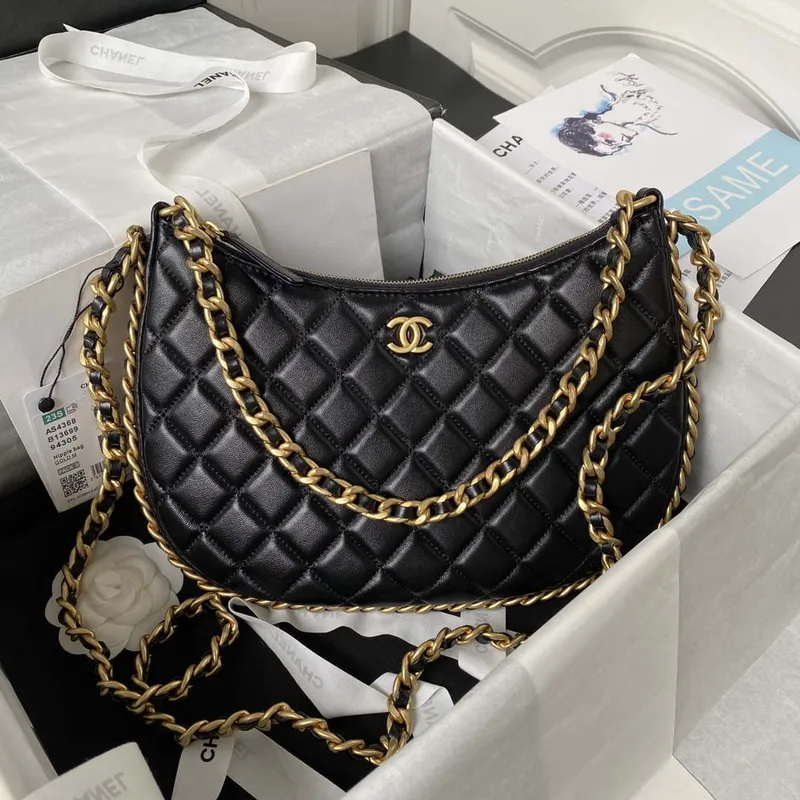 Chanel AS4368 Velká taška HOBO z lesklé zmačkané jehněčí kůže a zlatého kovu, černá