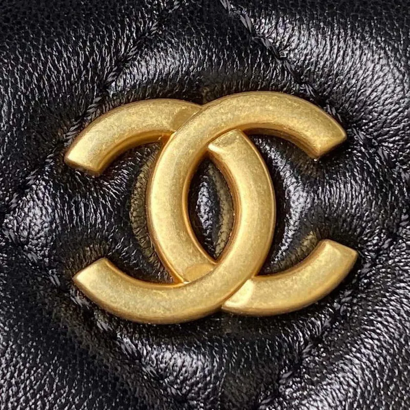 Chanel AS4368 Velká taška HOBO z lesklé zmačkané jehněčí kůže a zlatého kovu, černá