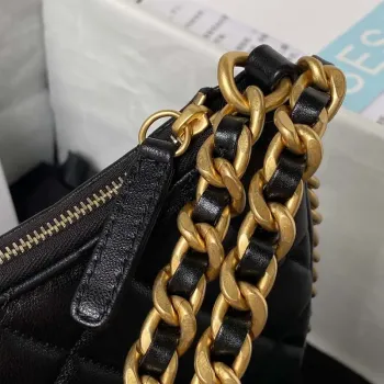 Chanel AS4368 Velká taška HOBO z lesklé zmačkané jehněčí kůže a zlatého kovu, černá