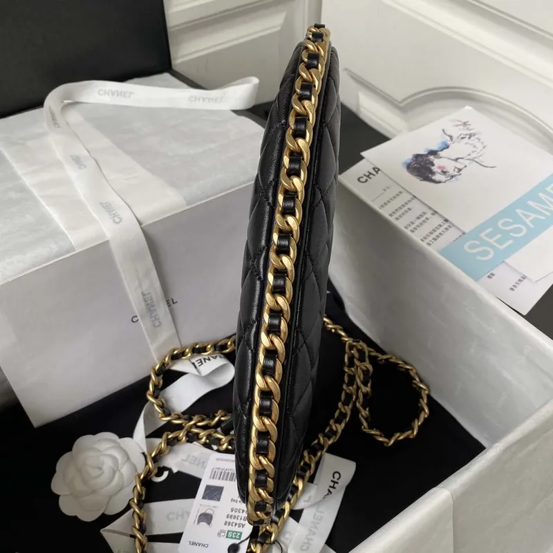 Chanel AS4368 Velká taška HOBO z lesklé zmačkané jehněčí kůže a zlatého kovu, černá