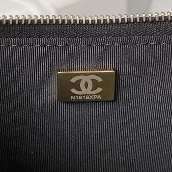 Chanel AS4368 Velká taška HOBO z lesklé zmačkané jehněčí kůže a zlatého kovu, černá