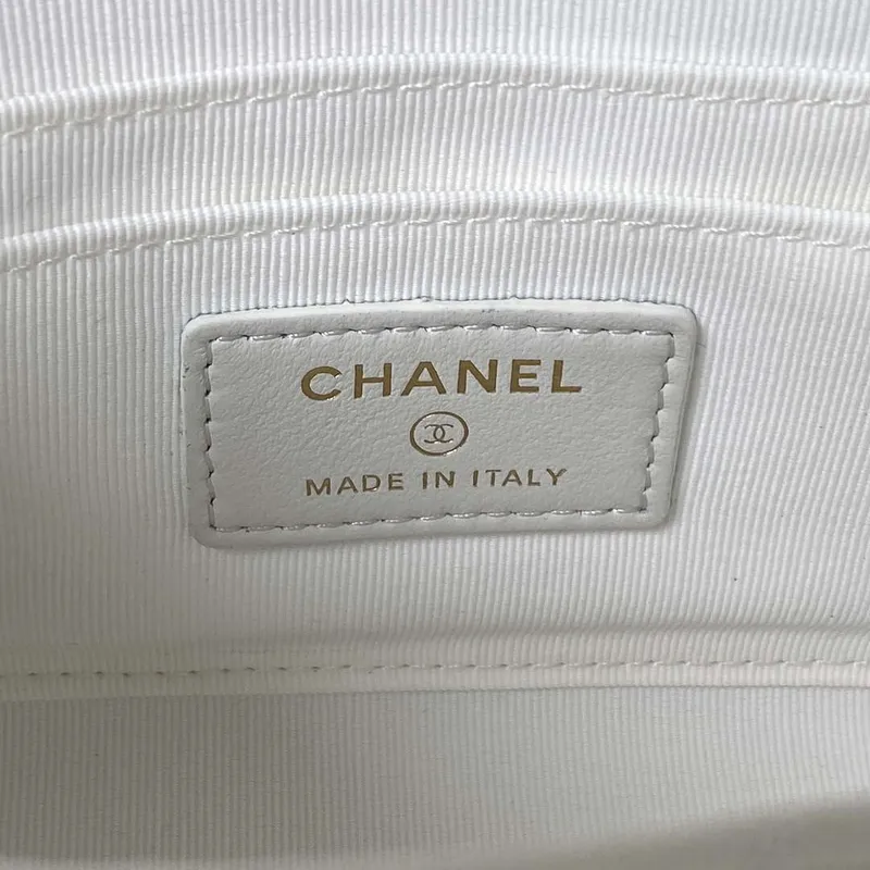 Chanel AP3513 Woc Clutch s řetízkem, jehněčí kůže, imitace perel, smalt a zlato, bílá