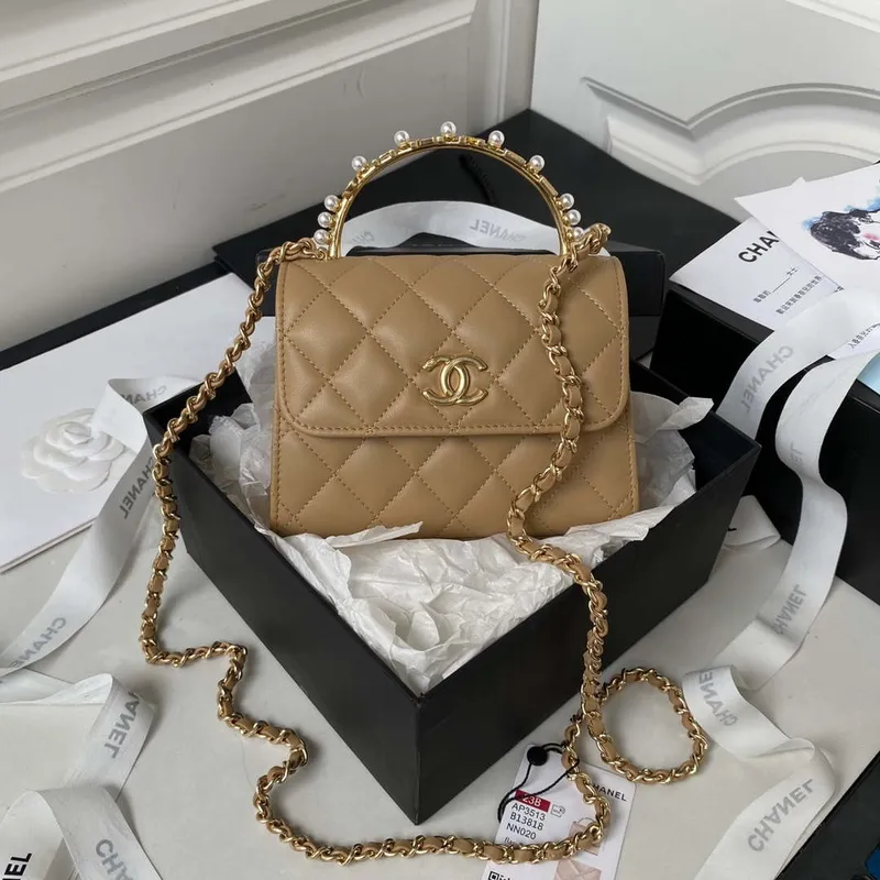 Chanel AP3513 Woc Clutch s řetízkem, jehněčí kůže, imitace perel, smalt a zlato, meruňková barva