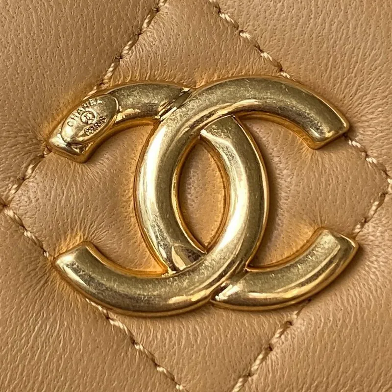 Chanel AP3513 Woc Clutch s řetízkem, jehněčí kůže, imitace perel, smalt a zlato, meruňková barva