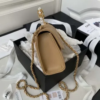 Chanel AP3513 Woc Clutch s řetízkem, jehněčí kůže, imitace perel, smalt a zlato, meruňková barva
