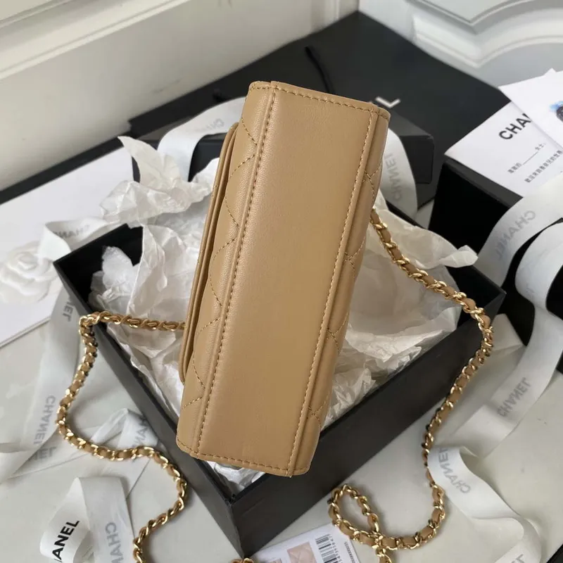 Chanel AP3513 Woc Clutch s řetízkem, jehněčí kůže, imitace perel, smalt a zlato, meruňková barva