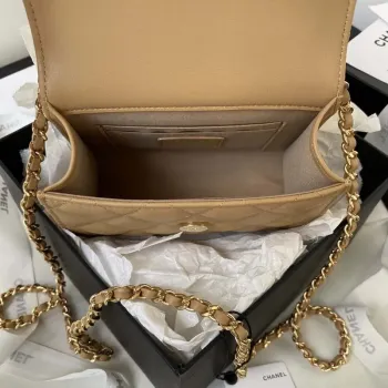 Chanel AP3513 Woc Clutch s řetízkem, jehněčí kůže, imitace perel, smalt a zlato, meruňková barva