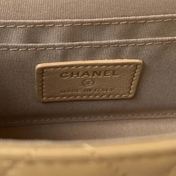 Chanel AP3513 Woc Clutch s řetízkem, jehněčí kůže, imitace perel, smalt a zlato, meruňková barva