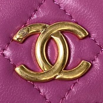 Chanel AP3513 Woc Clutch s řetízkem, jehněčí kůže, imitace perel, smalt a zlato, fialová