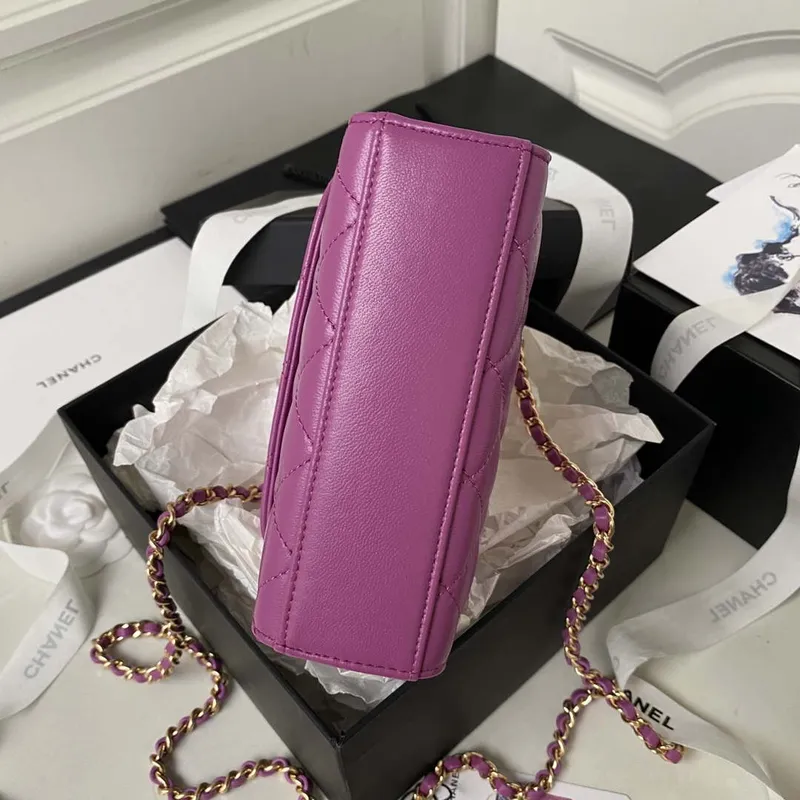 Chanel AP3513 Woc Clutch s řetízkem, jehněčí kůže, imitace perel, smalt a zlato, fialová