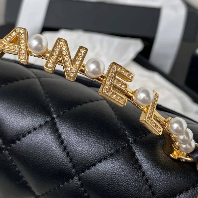 Chanel AP3513 Woc Clutch s řetízkem, jehněčí kůže, imitace perel, smalt a zlato, černá