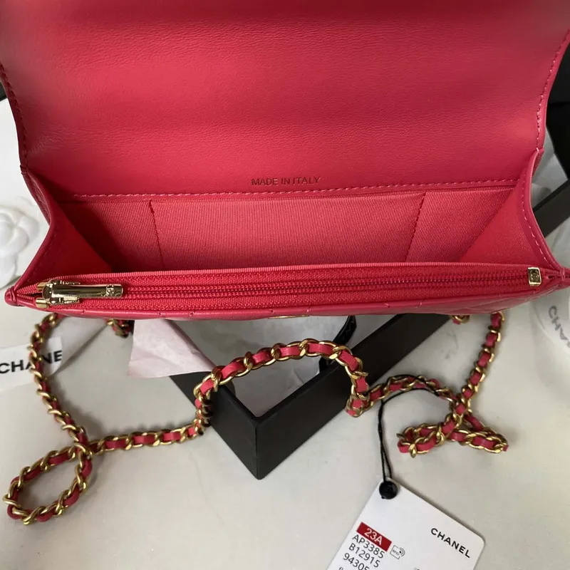 Chanel AP3385 Woc Flap držák na telefon s řetízkem z jehněčí kůže, červená a zlatá