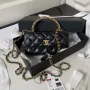 Chanel AP3385 Woc Flap držák na telefon s řetízkem z jehněčí kůže, černá a zlatá