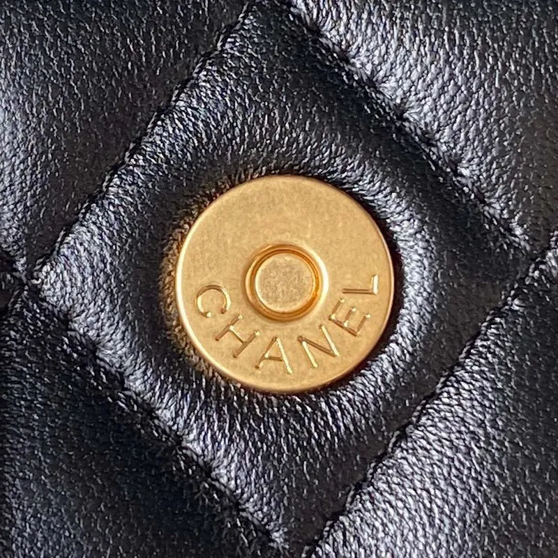 Chanel AP3385 Woc Flap držák na telefon s řetízkem z jehněčí kůže, černá a zlatá