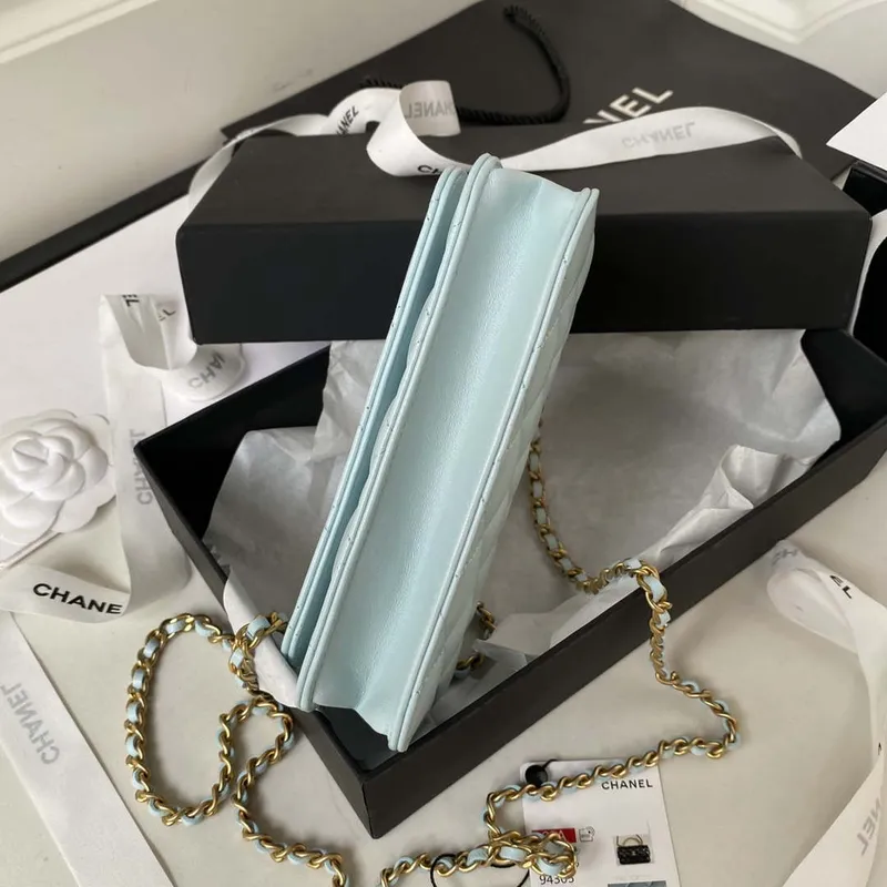 Chanel AP3385 Woc Flap držák na telefon s řetízkem z jehněčí kůže, modrá a zlatá