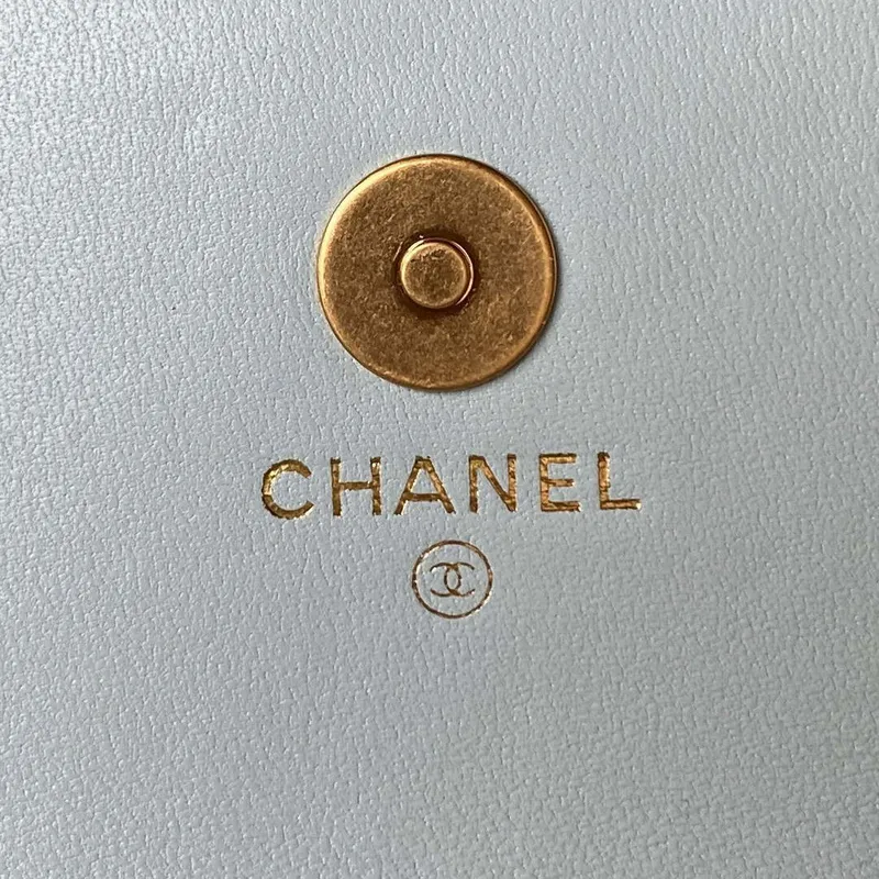 Chanel AP3385 Woc Flap držák na telefon s řetízkem z jehněčí kůže, modrá a zlatá