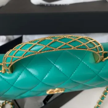 Chanel AP3385 Woc Flap držák na telefon s řetízkem z jehněčí kůže, zelená a zlatá