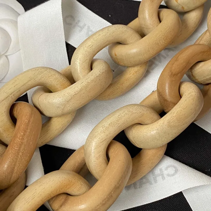 Chanel AS4165 Mini taška s klopou z jehněčí kůže, wenge dřevo a zlatý kov, růžová