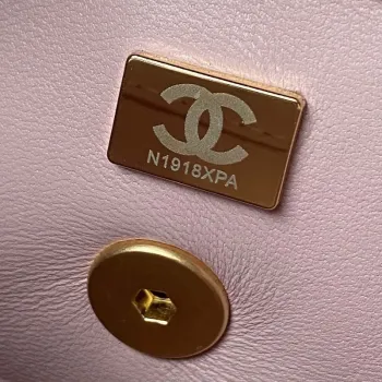 Chanel AS4165 Mini taška s klopou z jehněčí kůže, wenge dřevo a zlatý kov, růžová