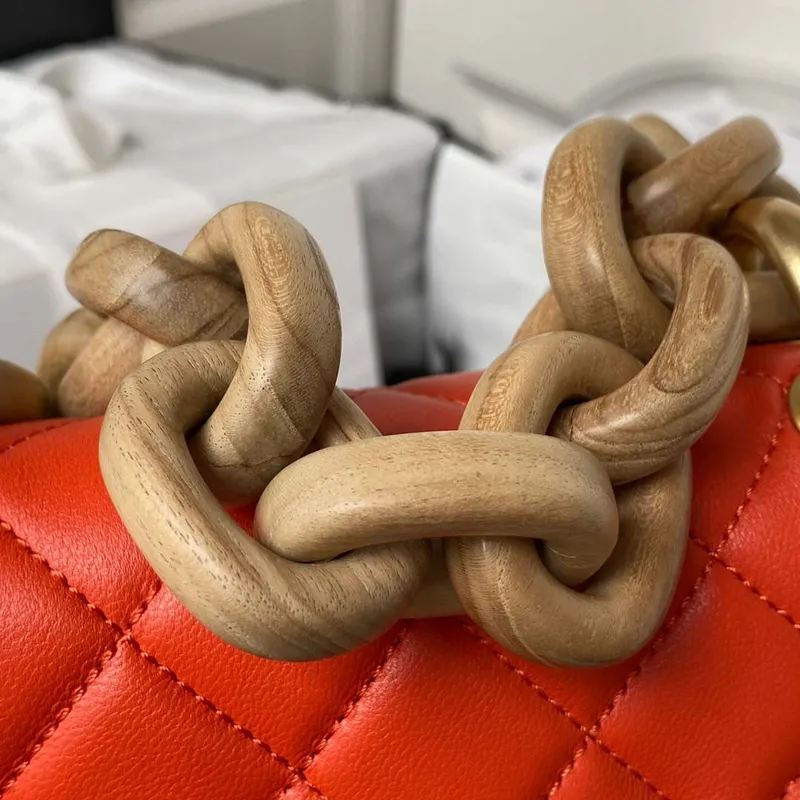 Chanel AS4165 Mini taška s klopou z jehněčí kůže, dřevo wenge a zlatý kov, oranžová