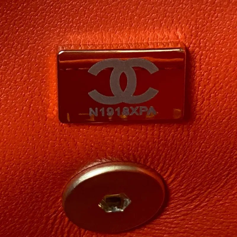 Chanel AS4165 Mini taška s klopou z jehněčí kůže, dřevo wenge a zlatý kov, oranžová