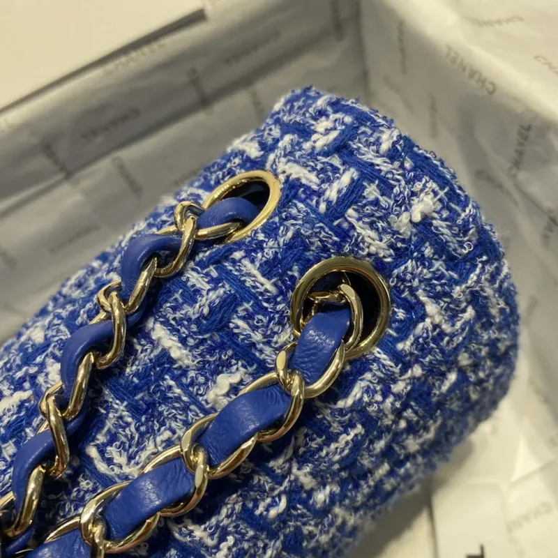 Chanel A01112 Klasická kabelka s klopou, tvíd a zlatý kov, modrá