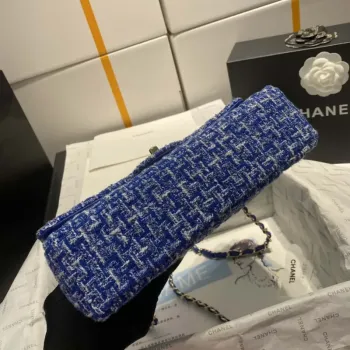 Chanel A01112 Klasická kabelka s klopou, tvíd a zlatý kov, modrá