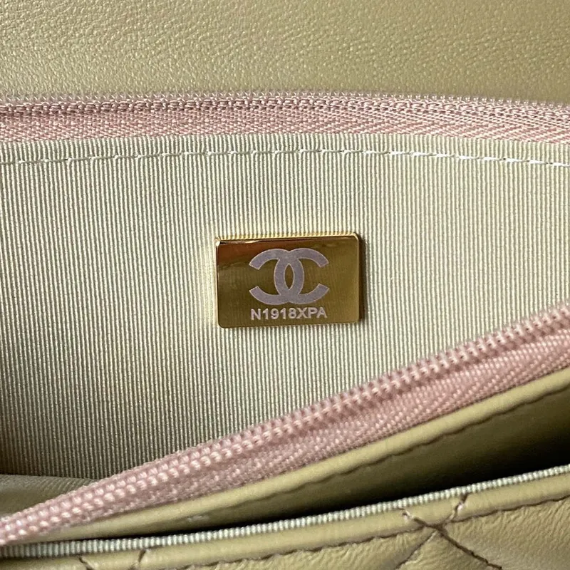 Chanel AP3424 Woc Mini taška s klopou z jehněčí kůže, citronově žlutá