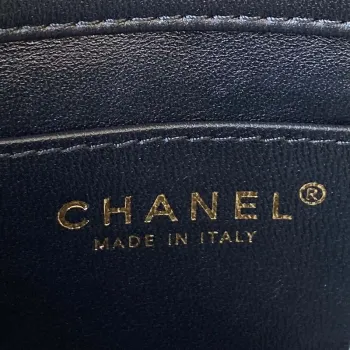 Chanel AS4165 Mini taška s klopou z jehněčí kůže, wenge dřevo a zlatý kov, černá